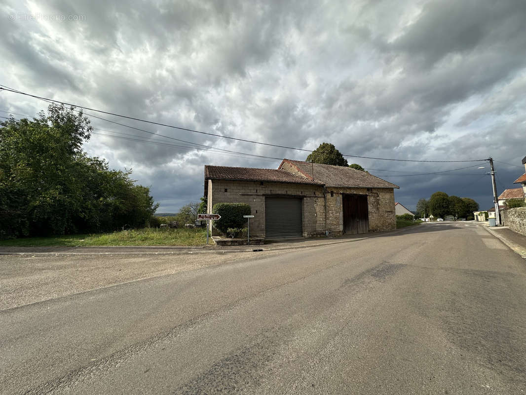 Maison à AVRIGNEY-VIREY