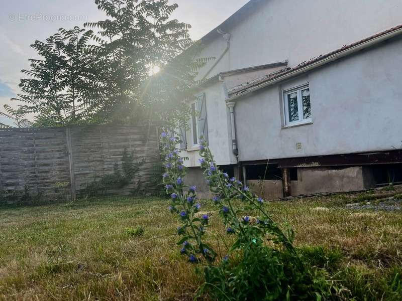 Maison à COMMELLE-VERNAY