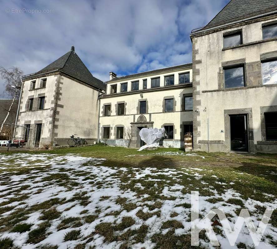 Autre à LA TOUR-D&#039;AUVERGNE