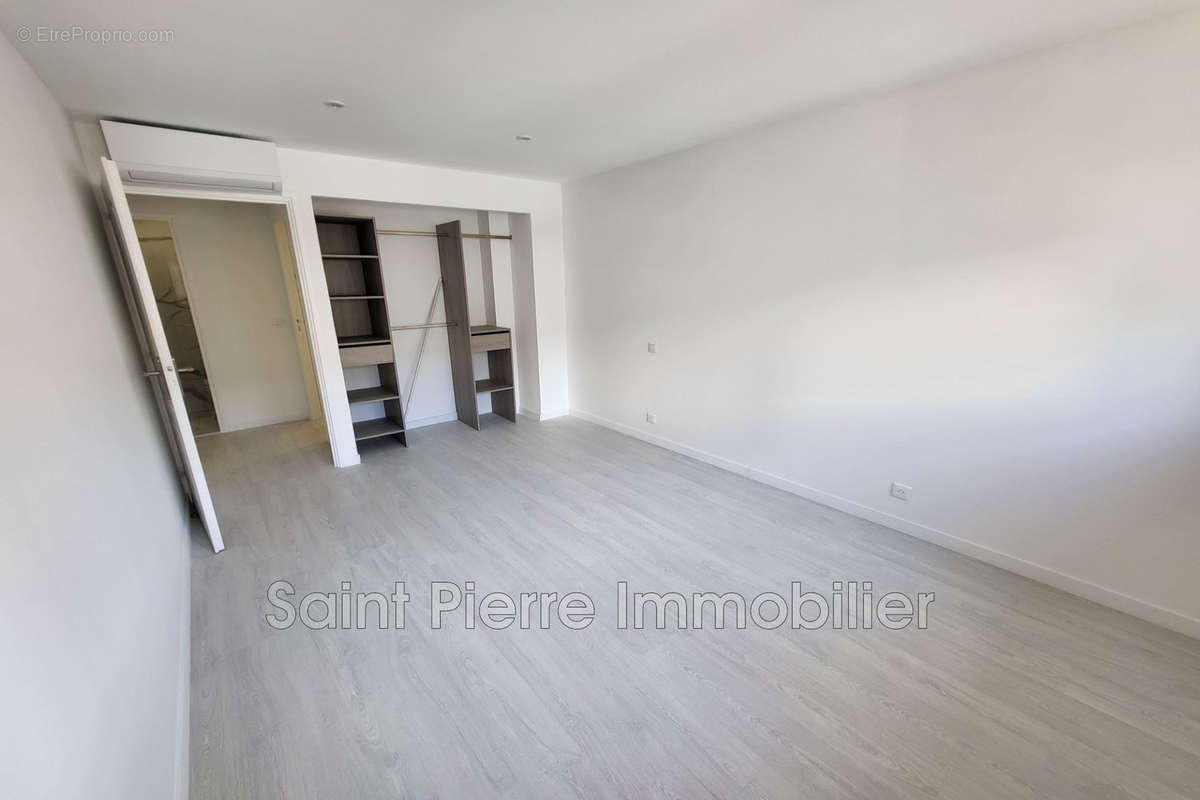 Appartement à SAINT-LAURENT-DU-VAR