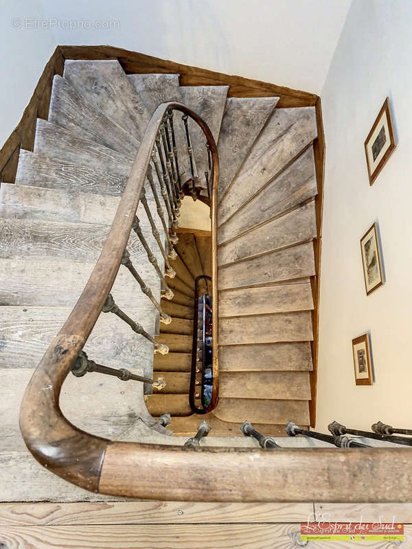 L&#039;escalier - Maison à LAGUEPIE