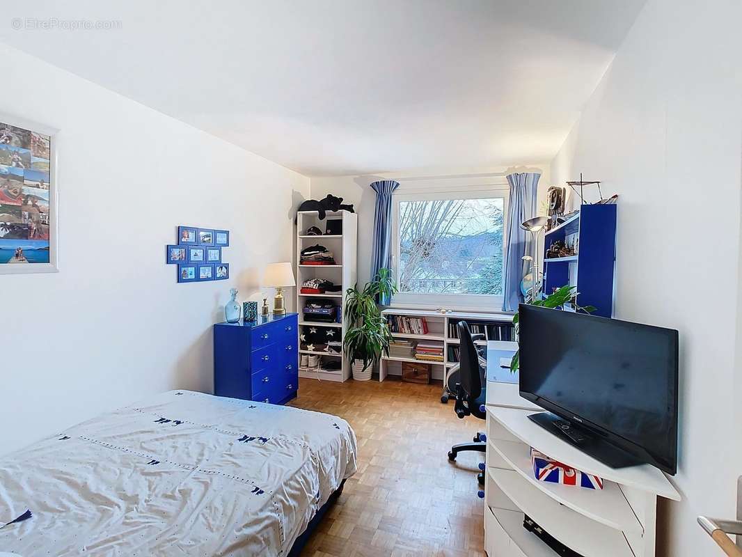 Appartement à BUC