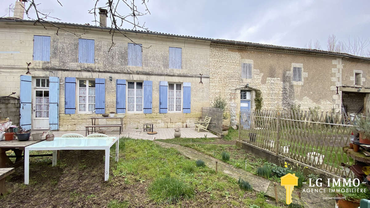 Maison à MORTAGNE-SUR-GIRONDE