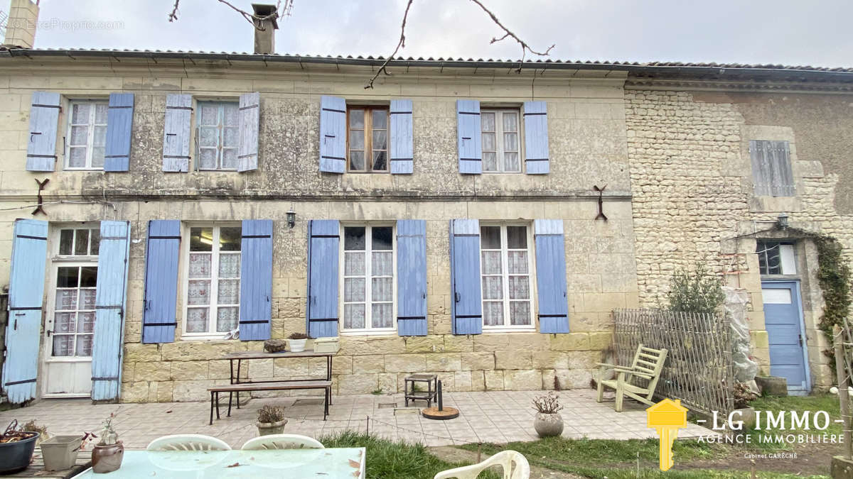 Maison à MORTAGNE-SUR-GIRONDE