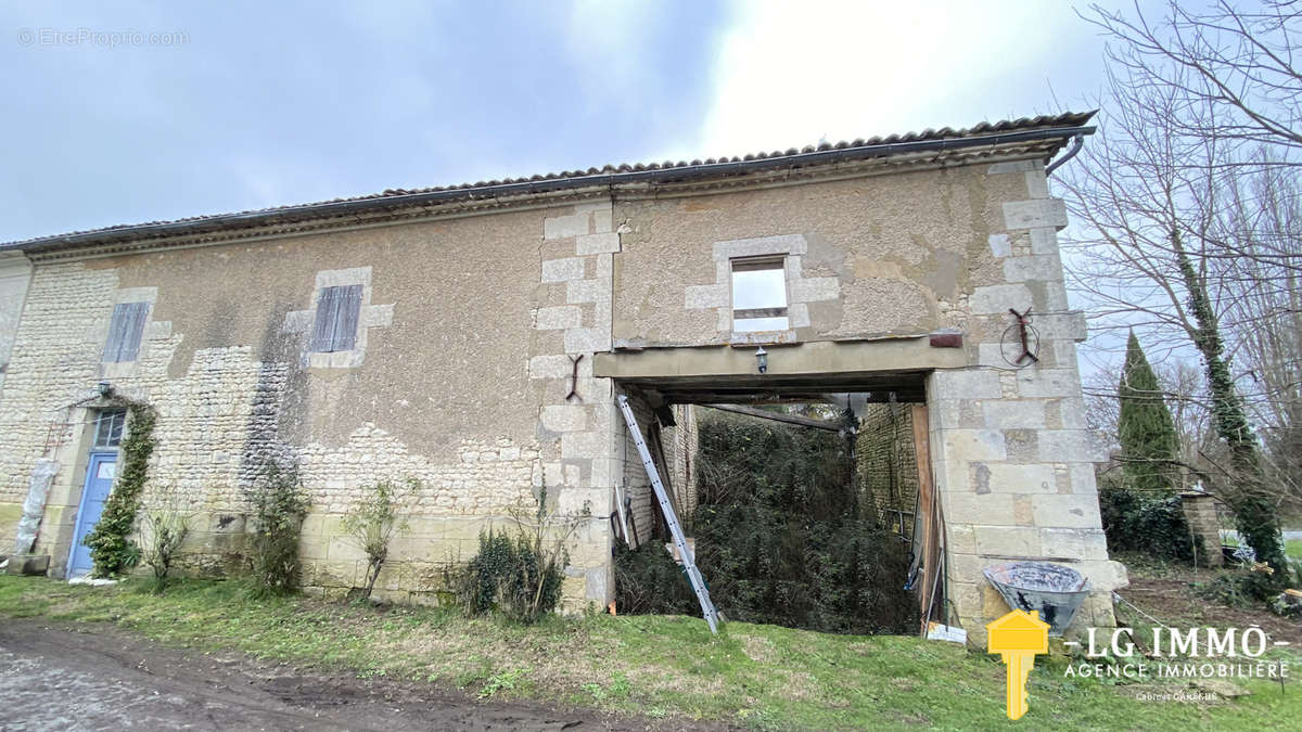 Maison à MORTAGNE-SUR-GIRONDE