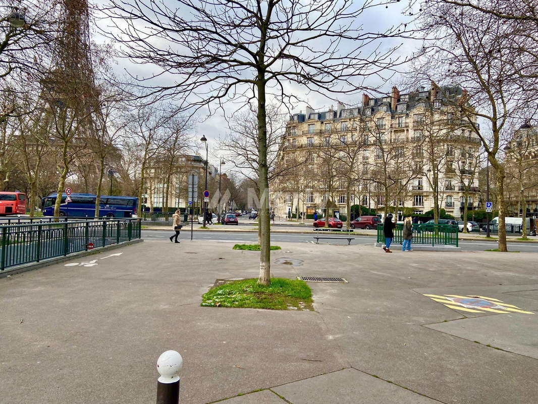 Parking à PARIS-7E