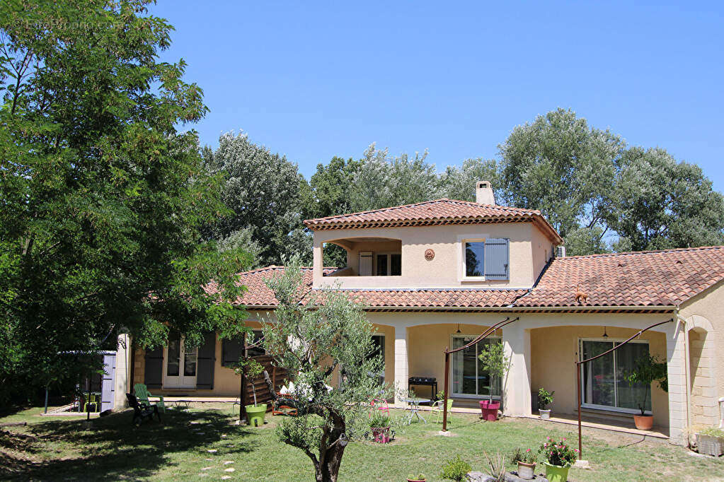 Maison à SAINTE-CECILE-LES-VIGNES