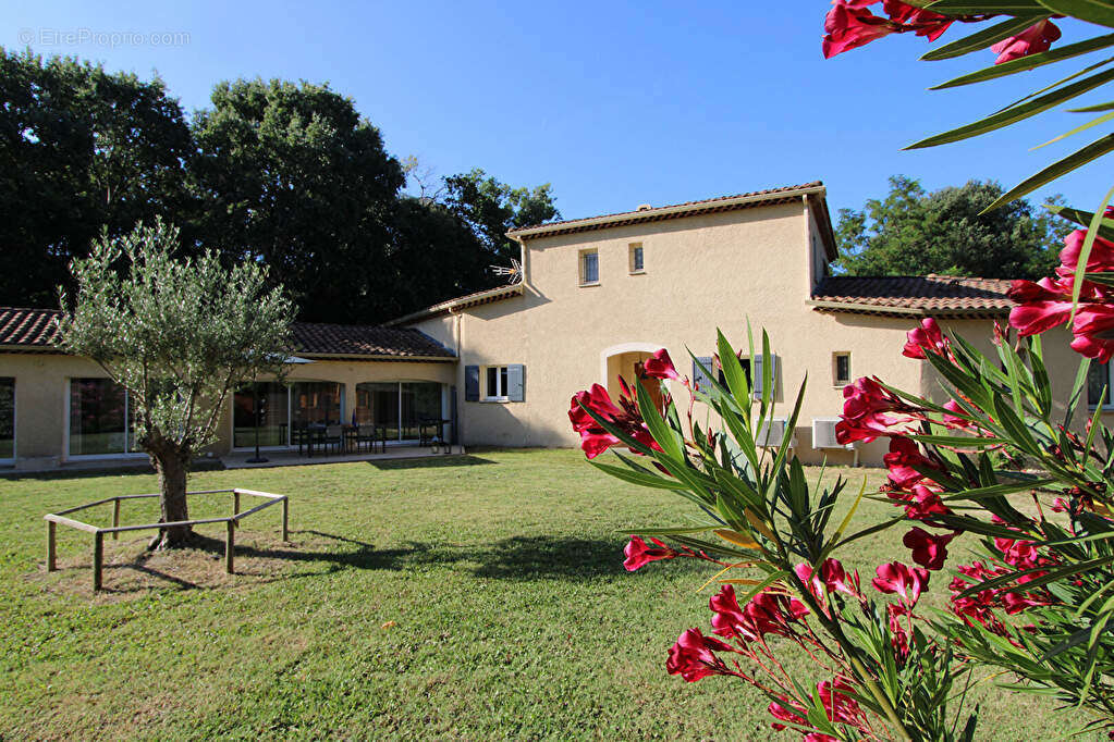 Maison à SAINTE-CECILE-LES-VIGNES