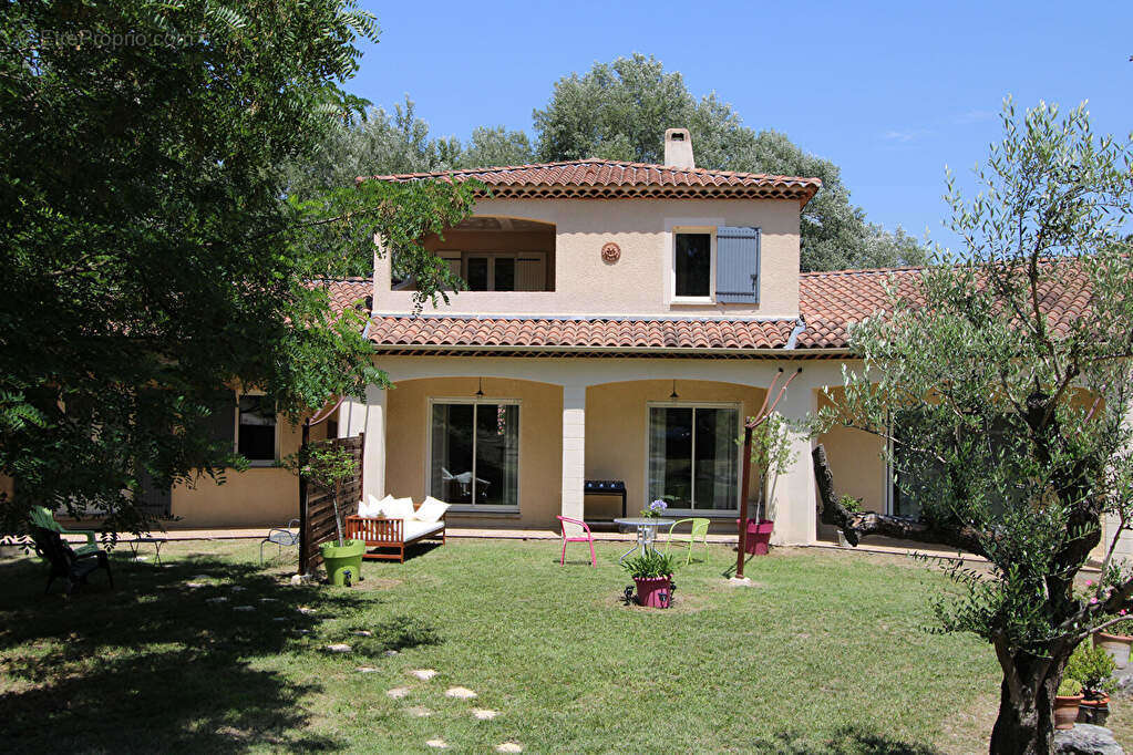 Maison à SAINTE-CECILE-LES-VIGNES