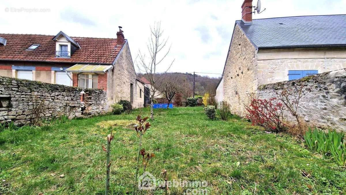 Erigée sur un terrain clos de 685 m² - Maison à VORGES