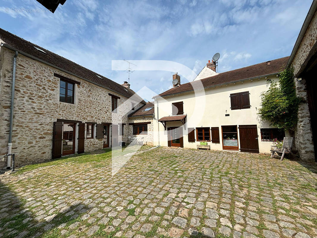 Maison à BOURAY-SUR-JUINE