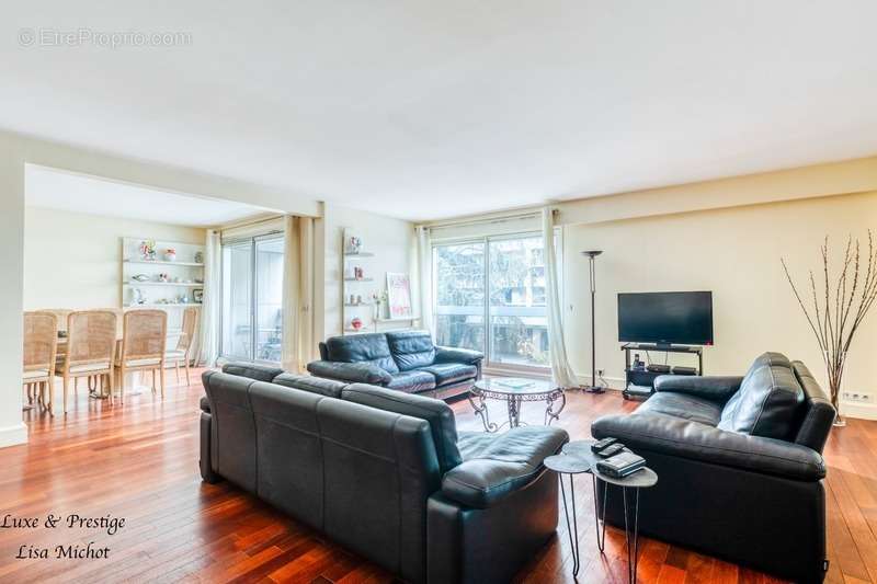 Appartement à NEUILLY-SUR-SEINE