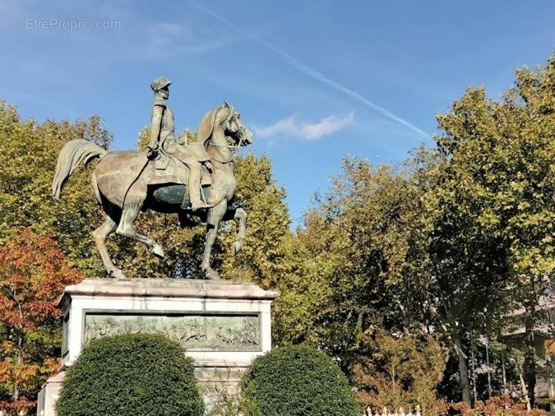 Appartement à NEUILLY-SUR-SEINE