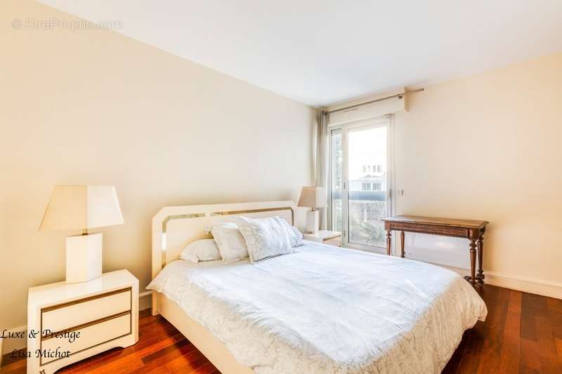 Appartement à NEUILLY-SUR-SEINE