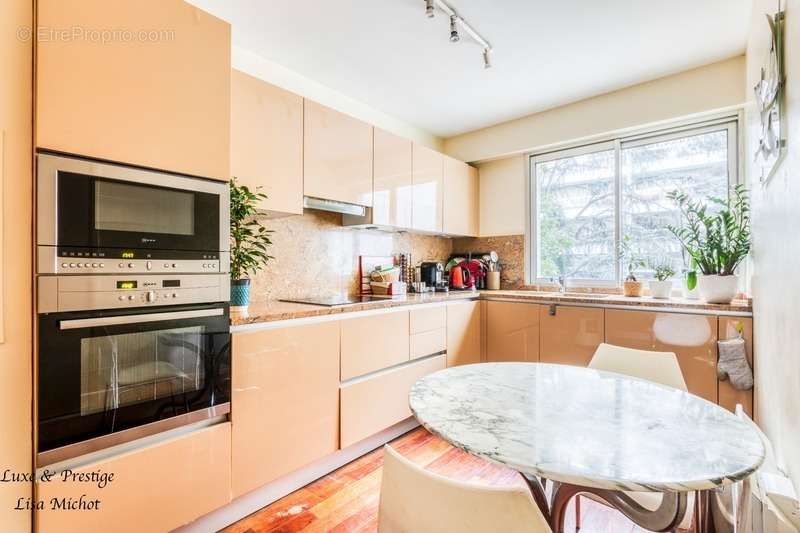 Appartement à NEUILLY-SUR-SEINE