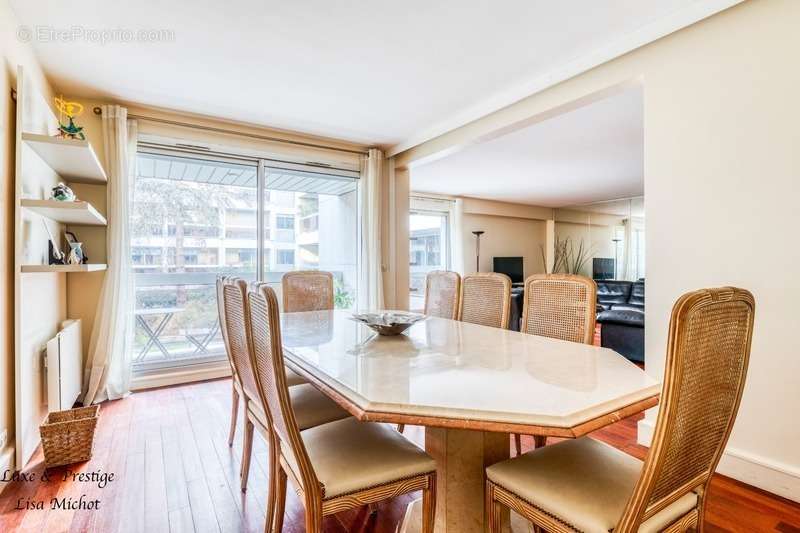 Appartement à NEUILLY-SUR-SEINE