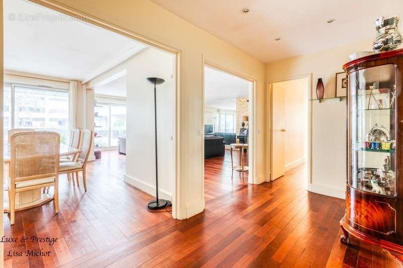 Appartement à NEUILLY-SUR-SEINE