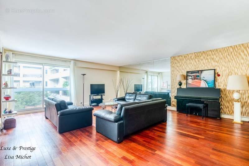 Appartement à NEUILLY-SUR-SEINE