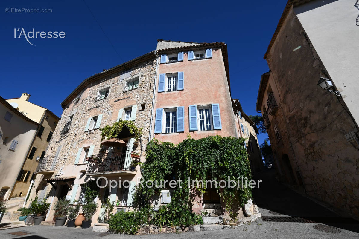 Maison à CHATEAUNEUF-GRASSE