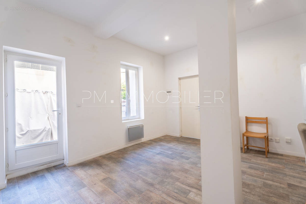 Appartement à MARSEILLE-3E