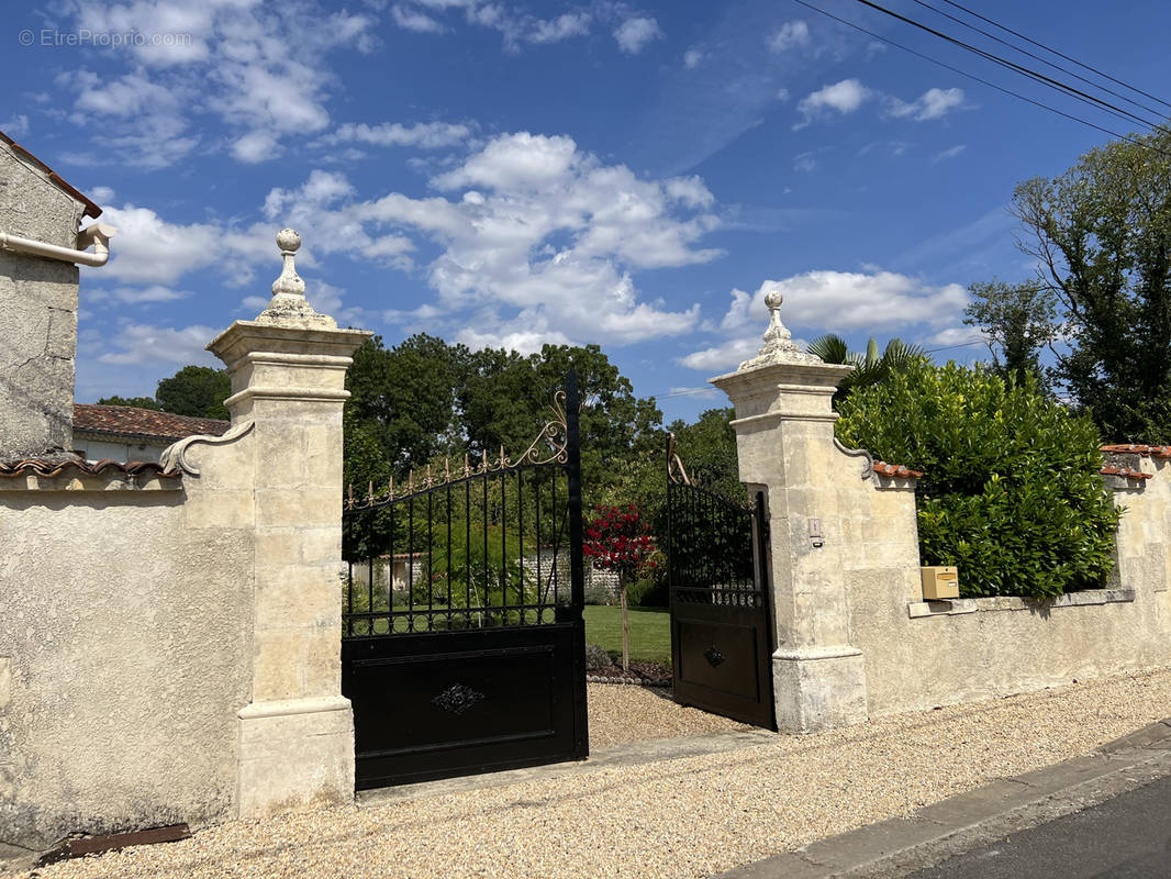 Maison à SAINT-MARTIN-DE-JUILLERS