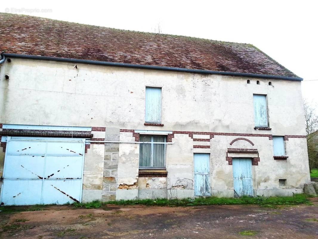 Appartement à COURPALAY