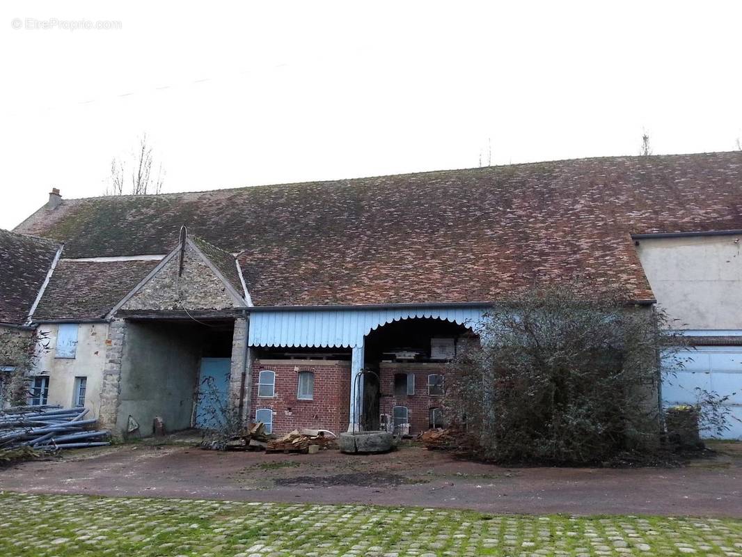 Terrain à COURPALAY