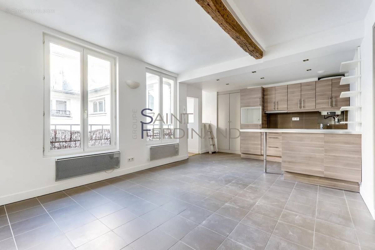 Appartement à PARIS-1E