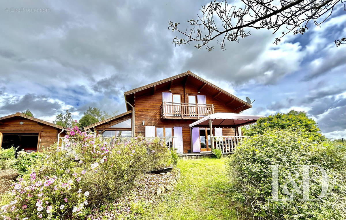 Vue depuis le jardin  - Maison à ROCHES-PREMARIE-ANDILLE