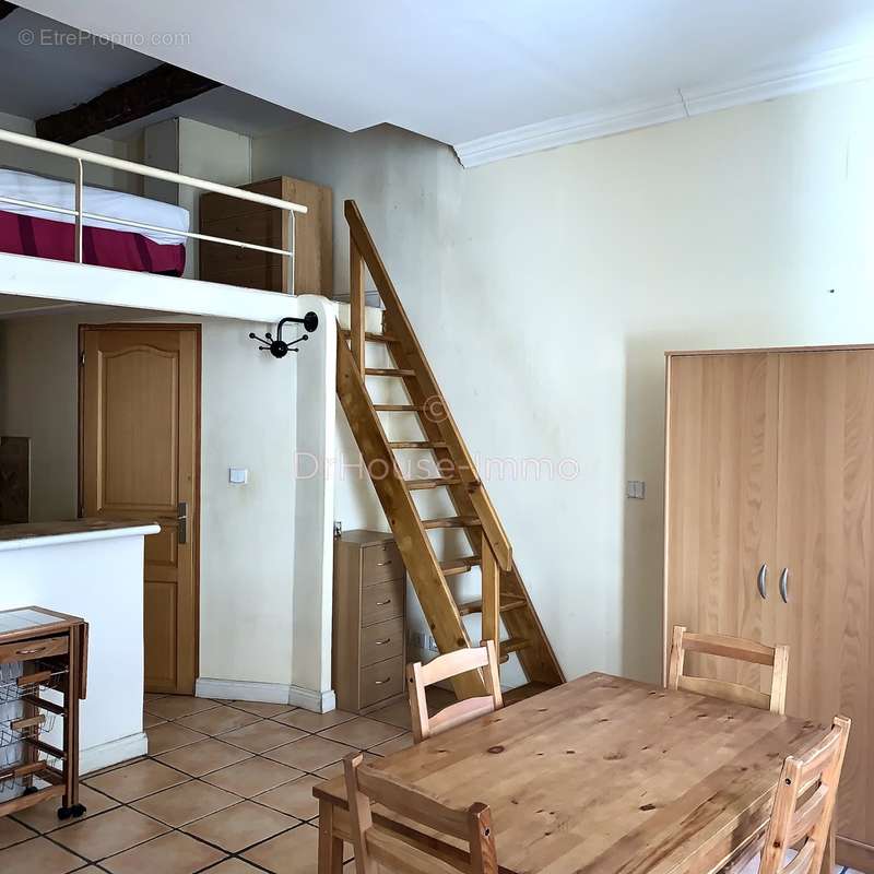 Appartement à MARSEILLE-5E