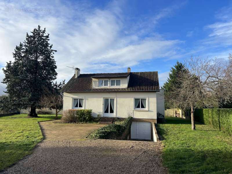 Maison à LA QUEUE-LES-YVELINES