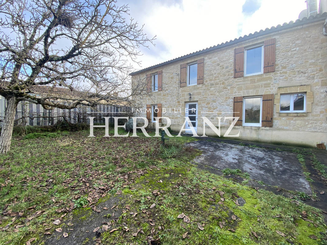 Maison à LES SALLES-DE-CASTILLON