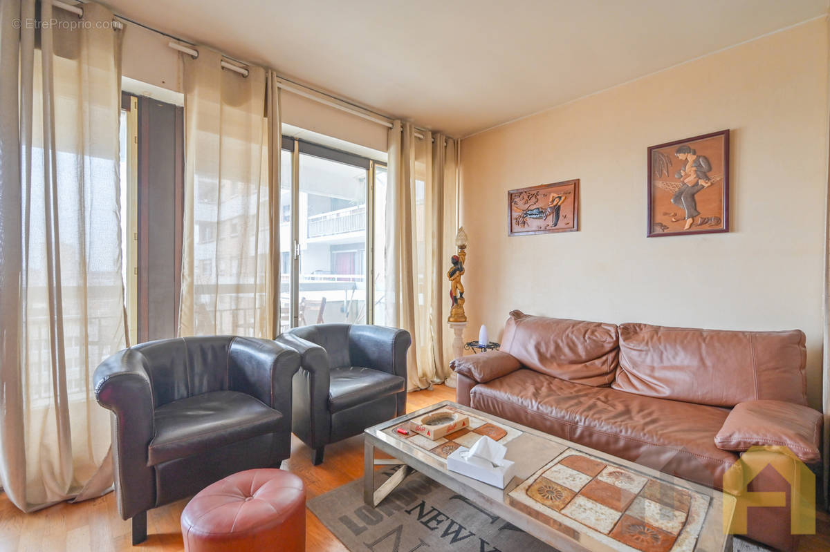 Appartement à PARIS-19E