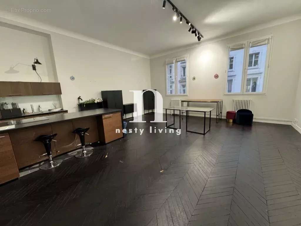 Appartement à PARIS-8E