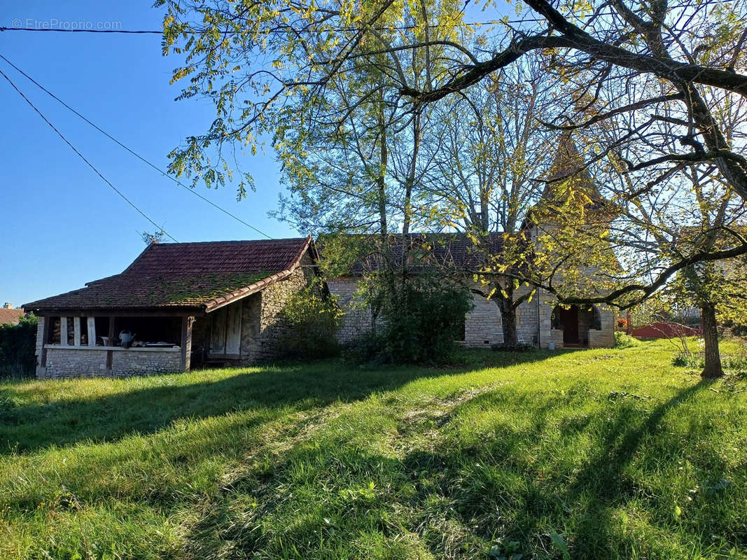 Maison à SALLES-COURBATIES