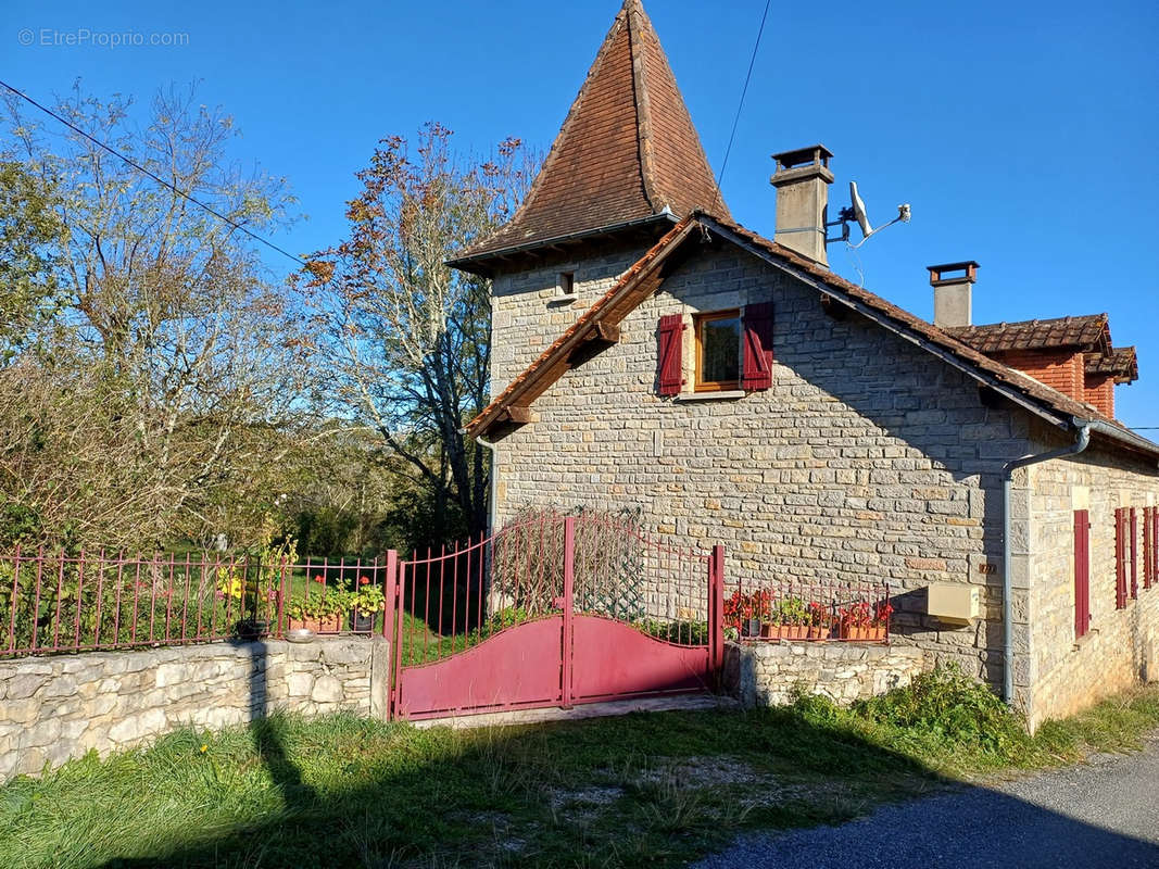 Maison à SALLES-COURBATIES