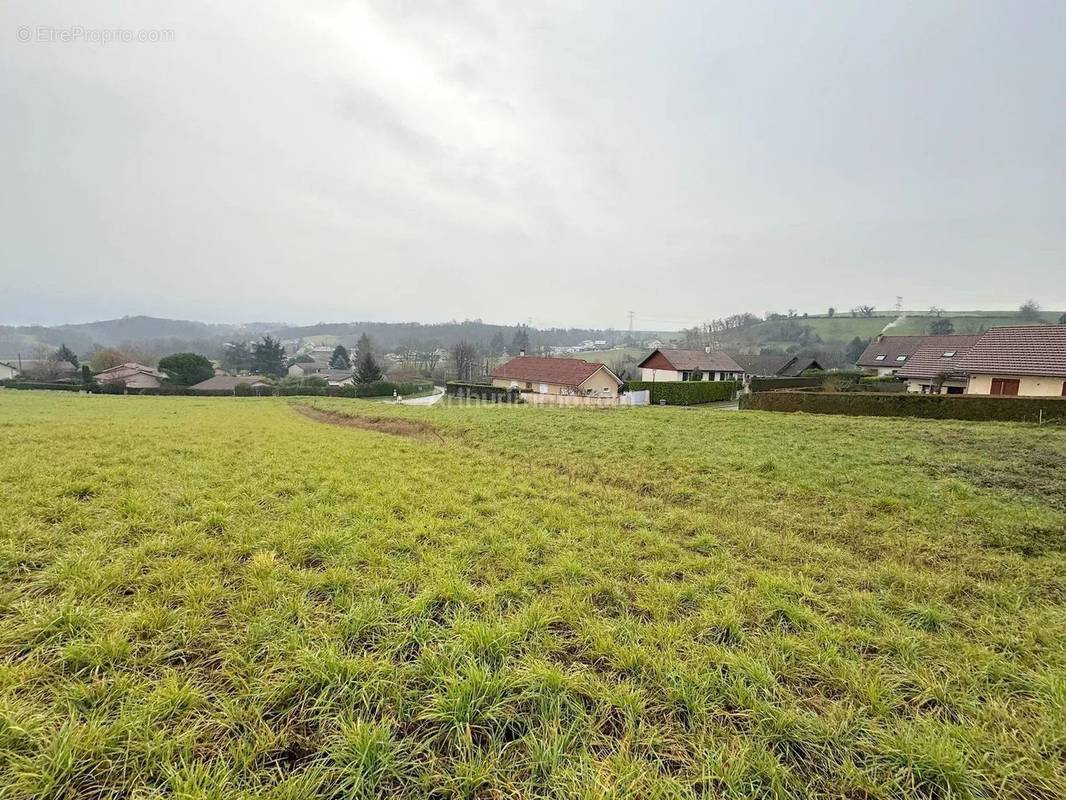 Terrain à BOURGOIN-JALLIEU