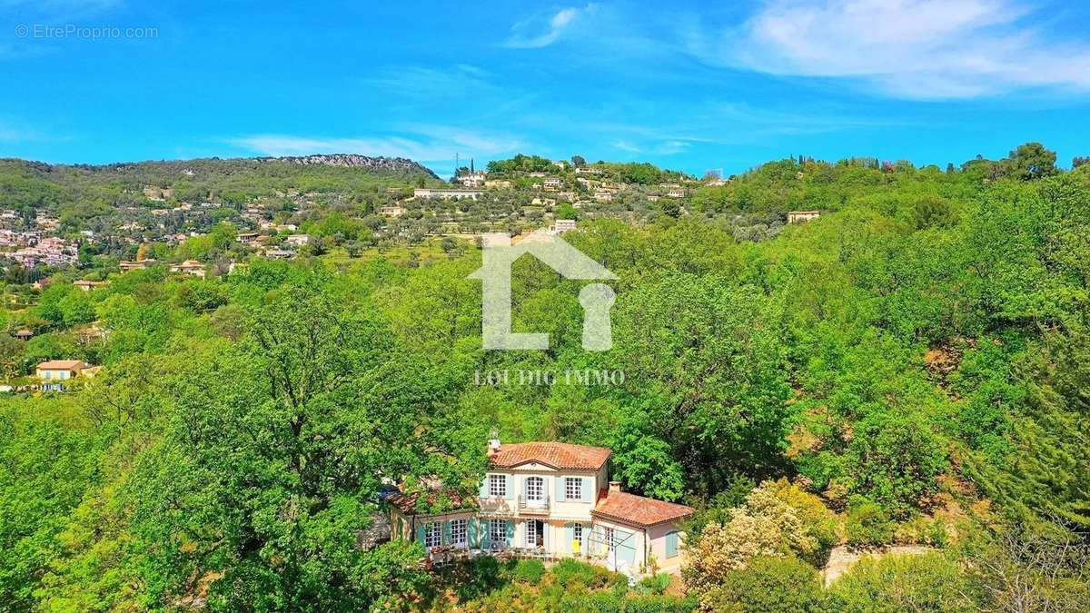 Maison à CHATEAUNEUF-GRASSE