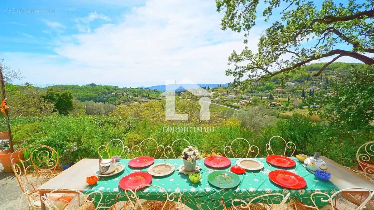 Maison à CHATEAUNEUF-GRASSE