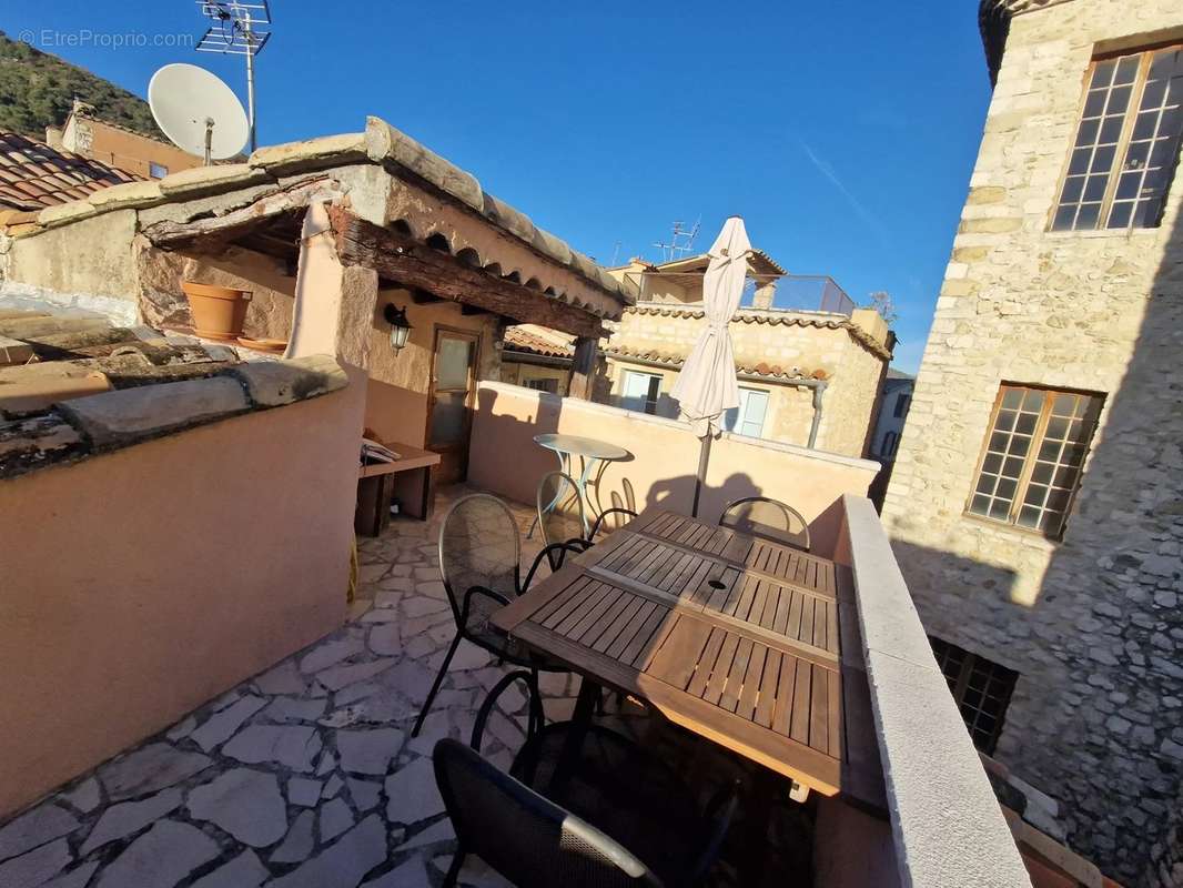 Appartement à TOURRETTES-SUR-LOUP