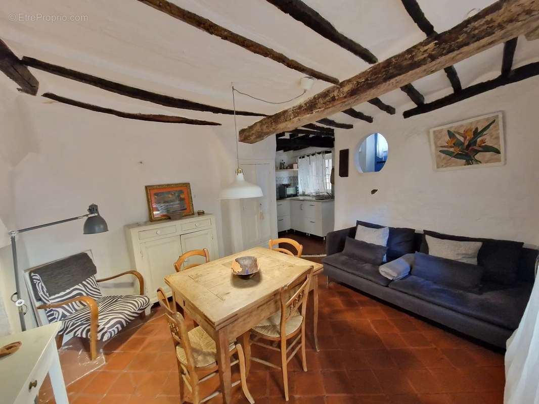 Appartement à TOURRETTES-SUR-LOUP