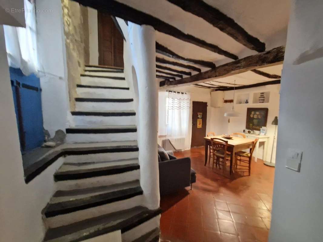 Appartement à TOURRETTES-SUR-LOUP