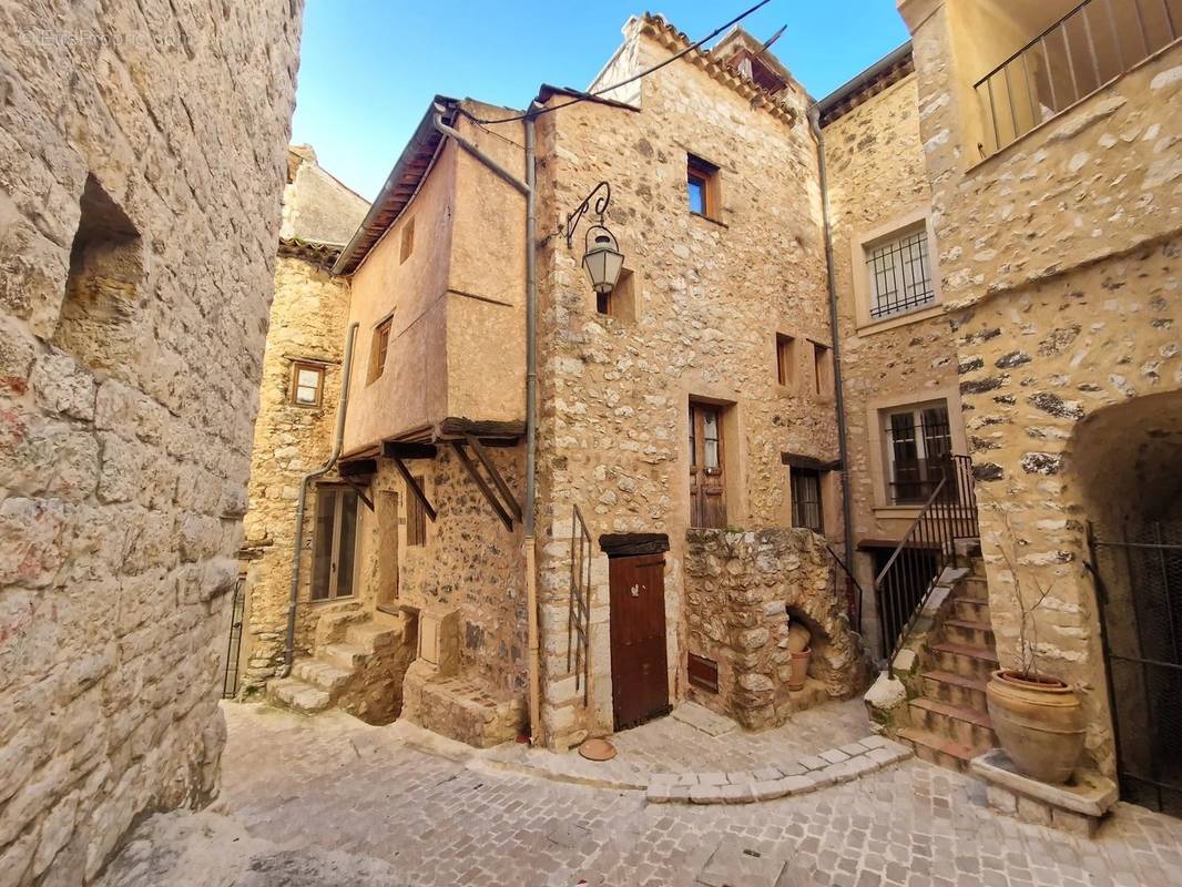 Appartement à TOURRETTES-SUR-LOUP