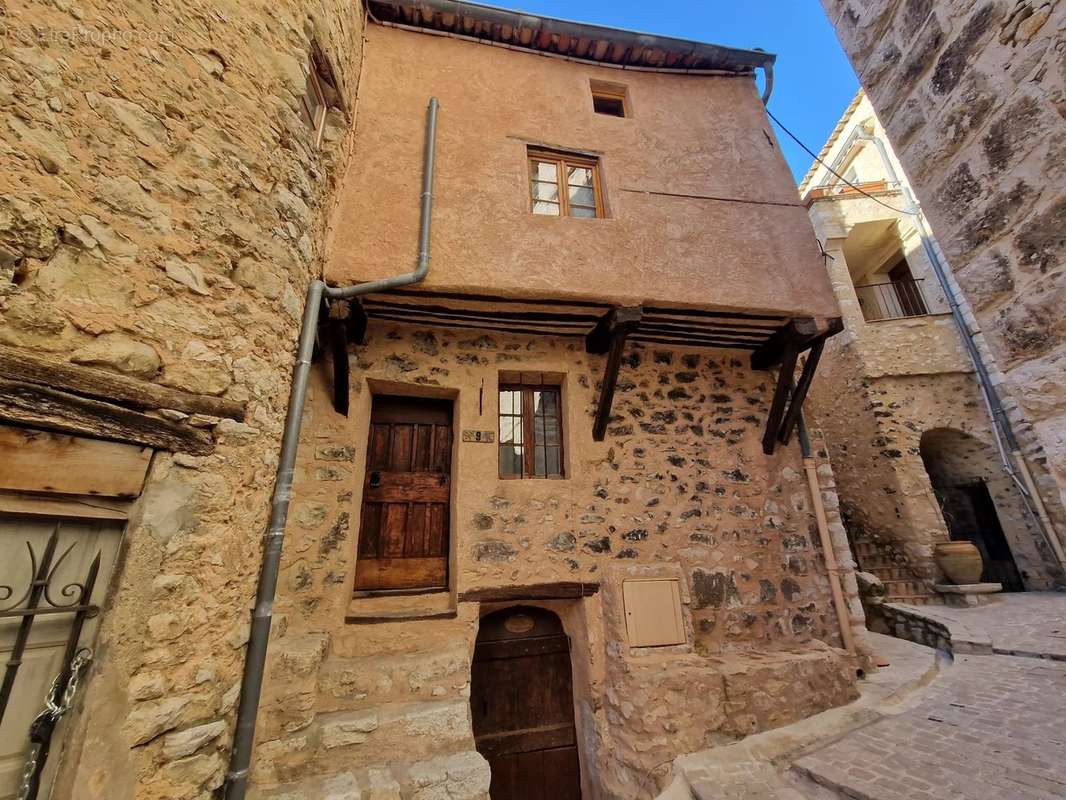 Appartement à TOURRETTES-SUR-LOUP