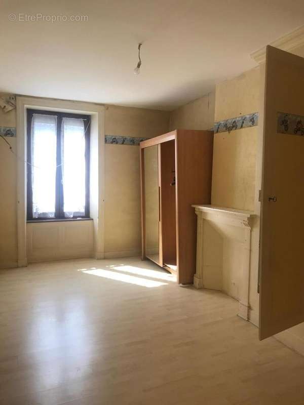   - Appartement à BORT-LES-ORGUES