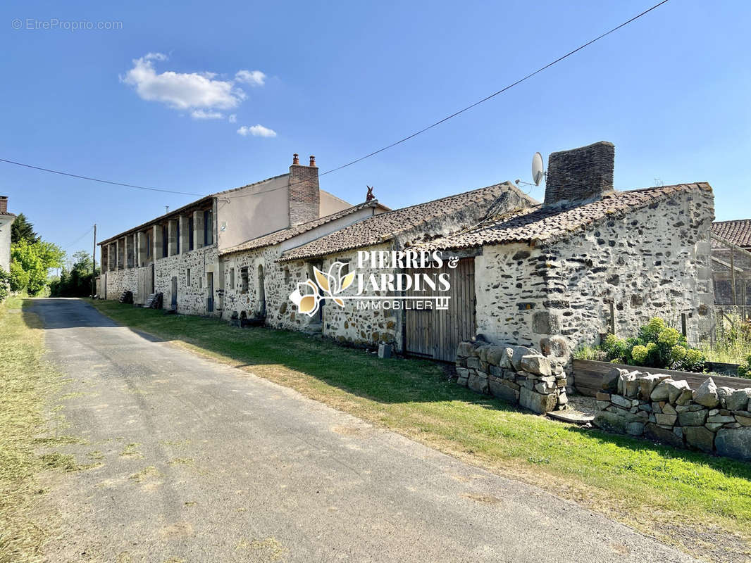 Maison à DOUE-LA-FONTAINE