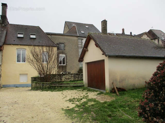 Appartement à SAINT-YRIEIX-LA-PERCHE