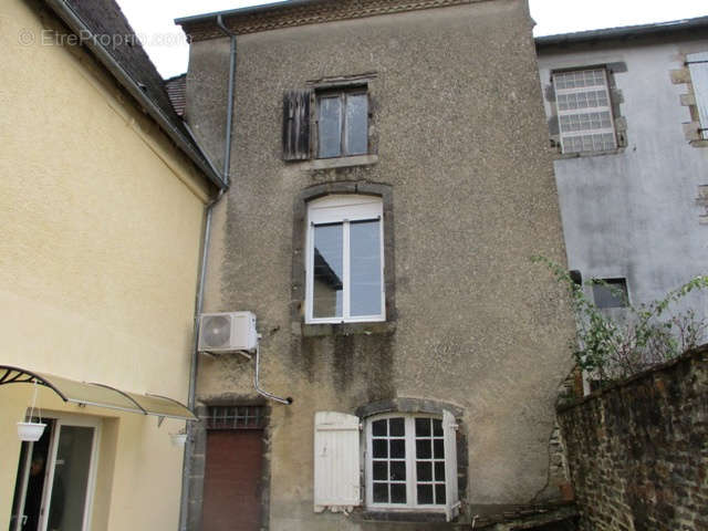 Appartement à SAINT-YRIEIX-LA-PERCHE