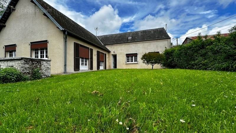 Maison à SAINT-QUENTIN