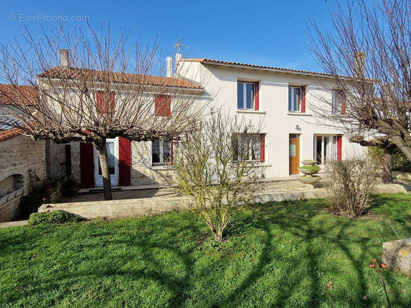 Maison à SAINT-COUTANT-LE-GRAND